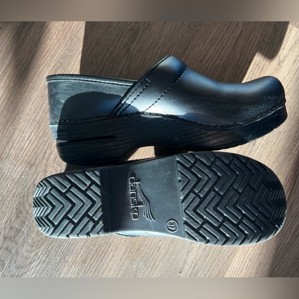 Black dansko dress shoes black.